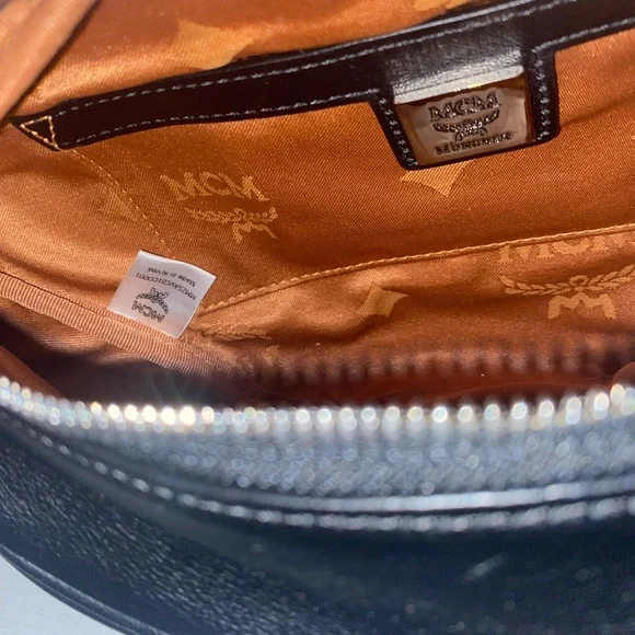 🔥 NWT MCM SIGNATURE COGNAC & BLACK LEATHER SMALL FANNY PACK WAIST BUM BAG - Picture 3 of 9